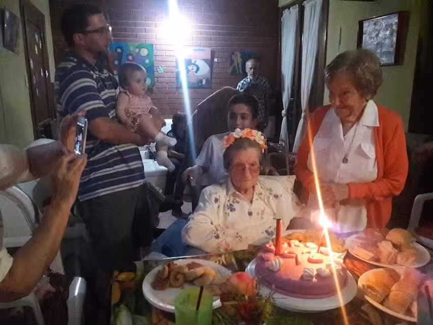 hogar de abuelas LEO Y BARBY