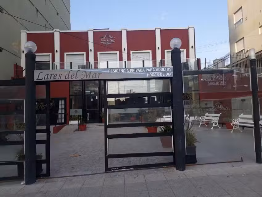 LARES DEL MAR RESIDENCIA GERIATRICA Y TAMBIEN HOGAR DE DIA 24 hs todo el a&ntilde;o.