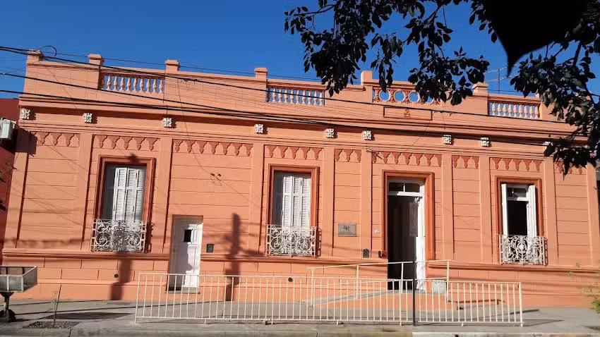 LAS ROSAS S. R. L Residencia Geri&aacute;trica